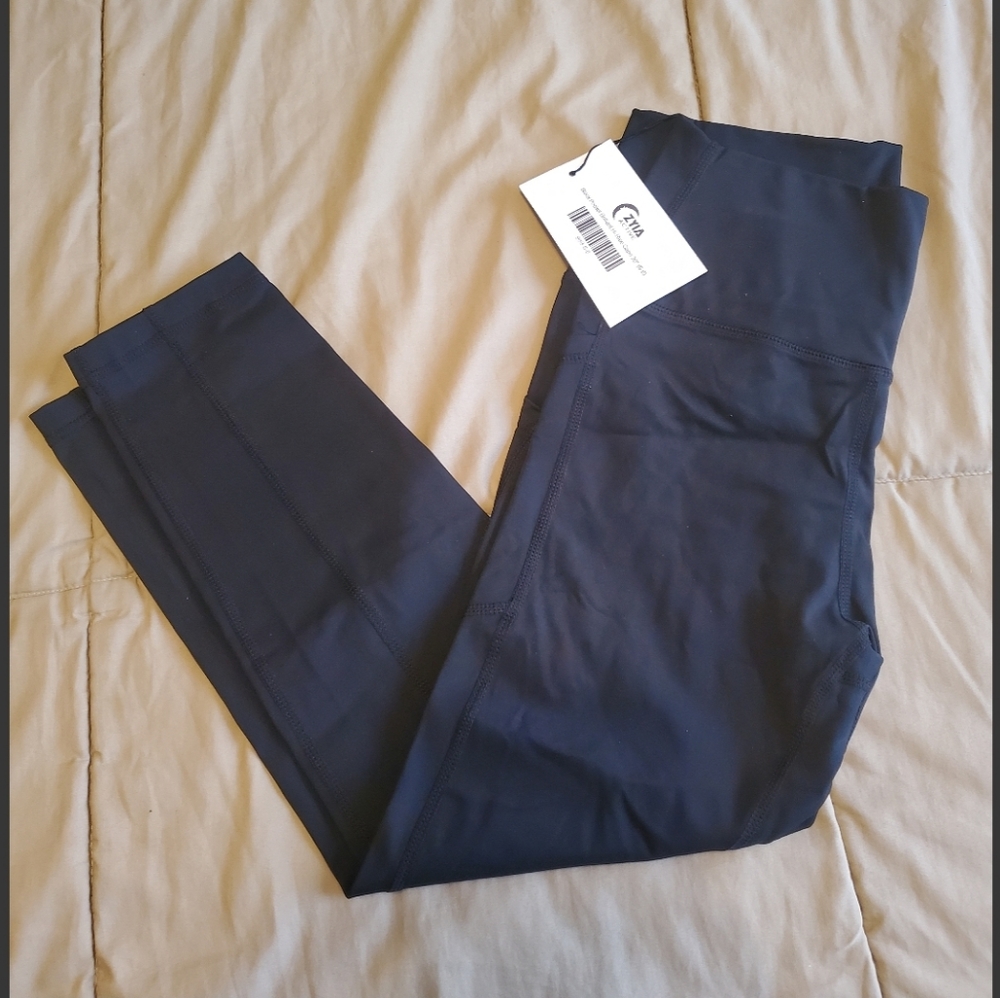 ZYIA Black Pocket Brilliant Hi-Rise Capri 20"